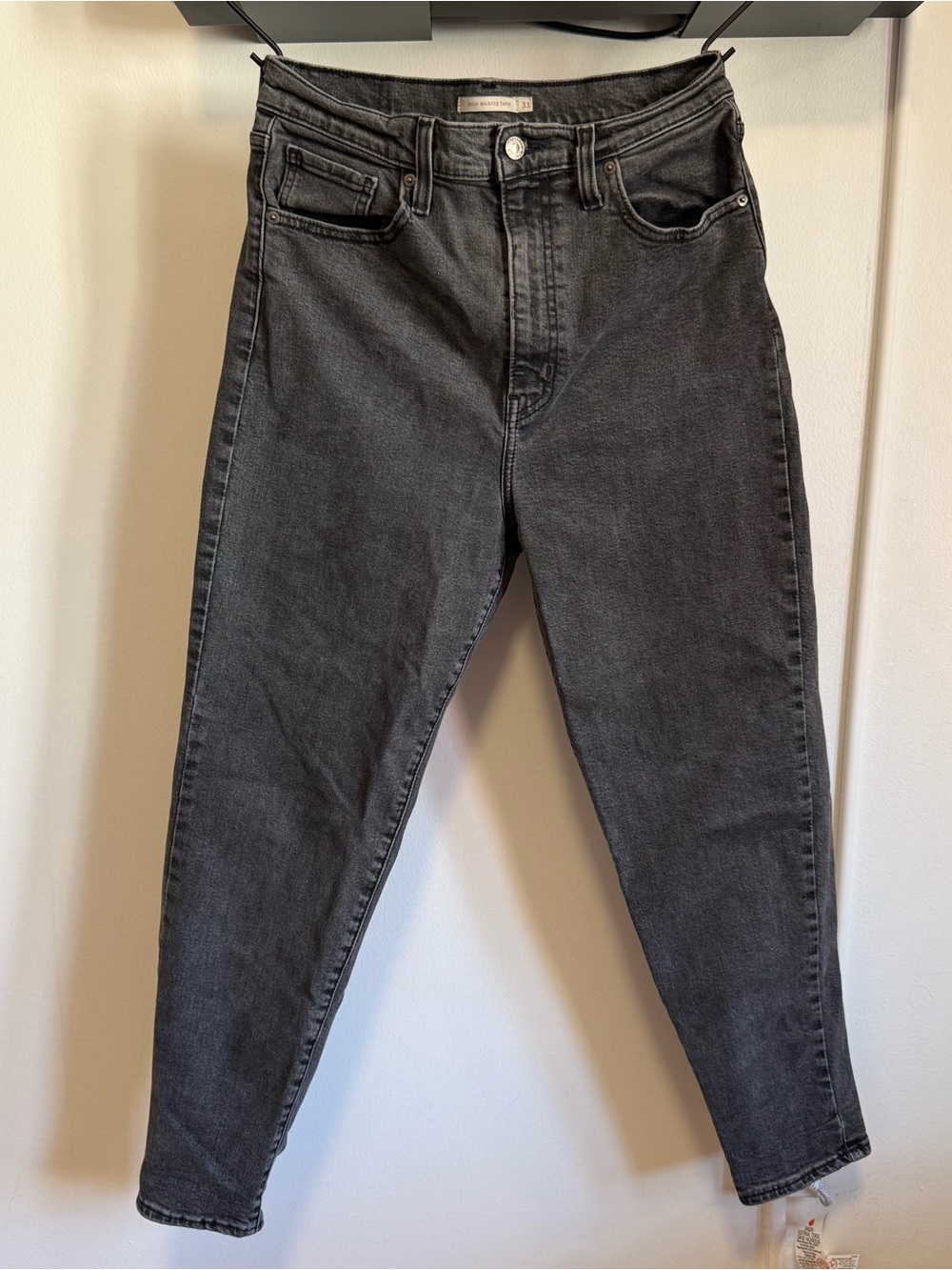 Levi’s / High Wasted Skinny Taper / 31W / Charcoal Grey